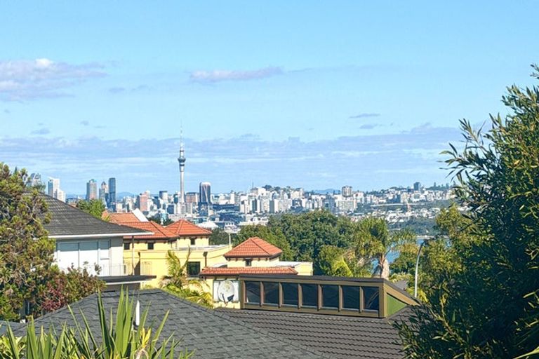 Photo of property in 132 Porritt Avenue, Chatswood, Auckland, 0626