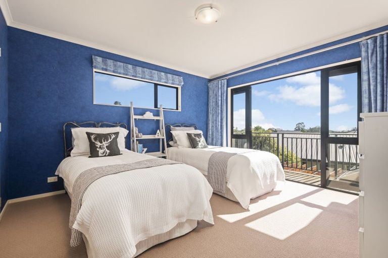 Photo of property in 8 La Lena Grove, Fitzherbert, Palmerston North, 4410