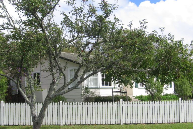 Photo of property in 49 Chilcott Road, Henderson, Auckland, 0612