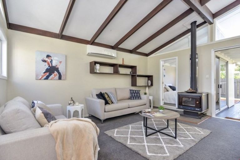 Photo of property in 6 Seon Place, Birkdale, Auckland, 0626