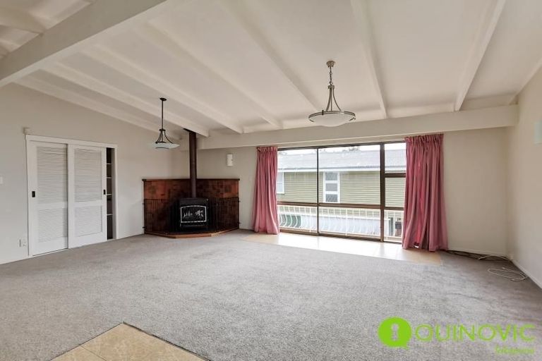 Photo of property in 15 Stephen Avenue, Henderson, Auckland, 0610
