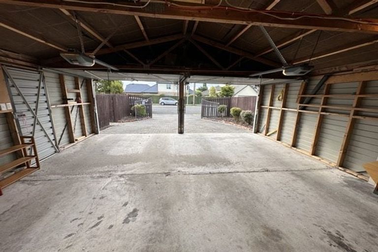 Photo of property in 32 Avonhead Road, Avonhead, Christchurch, 8042
