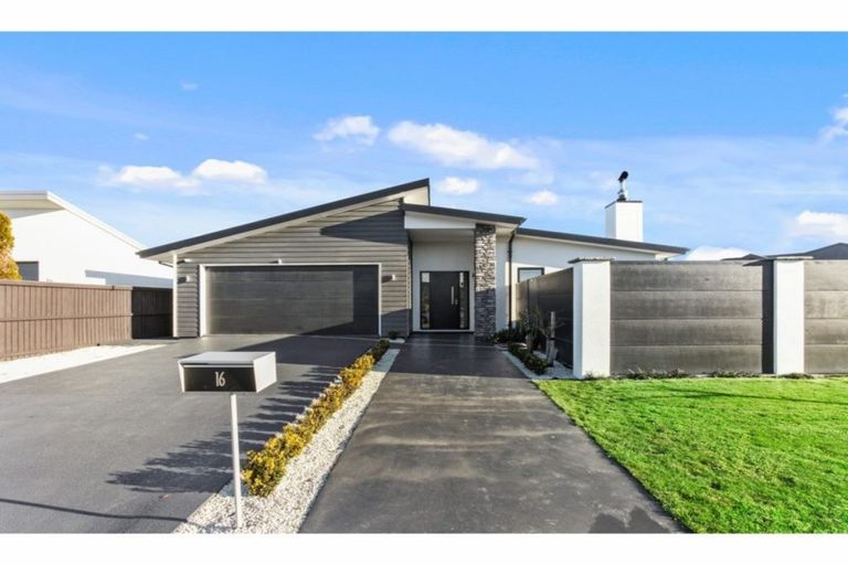 Photo of property in 16 Little Oaks Drive, Yaldhurst, Christchurch, 8042