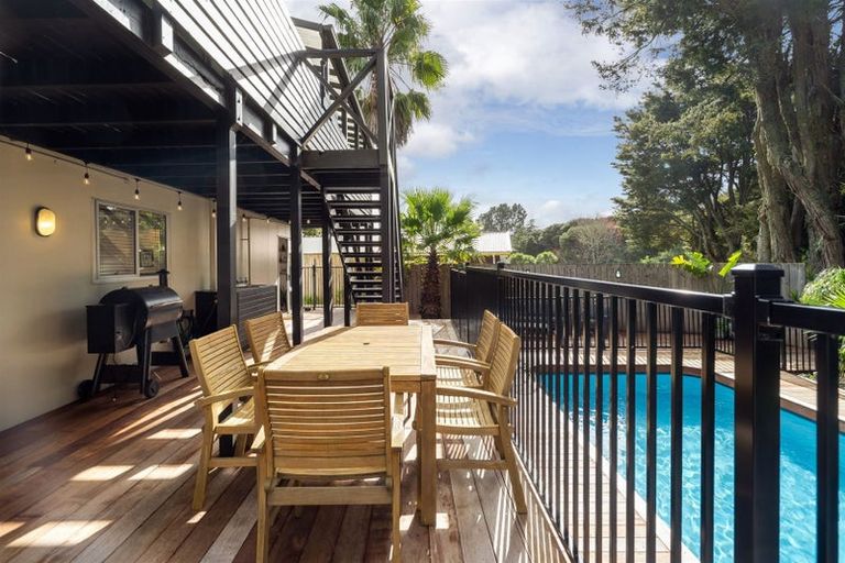 Photo of property in 19 Beeche Place, Birkdale, Auckland, 0626