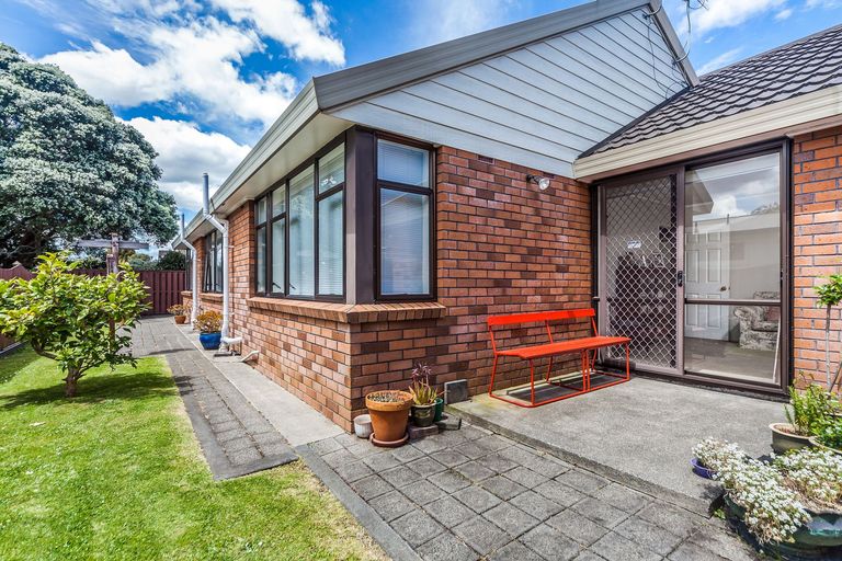 Photo of property in 1/10 Camden Place, Papatoetoe, Auckland, 2025