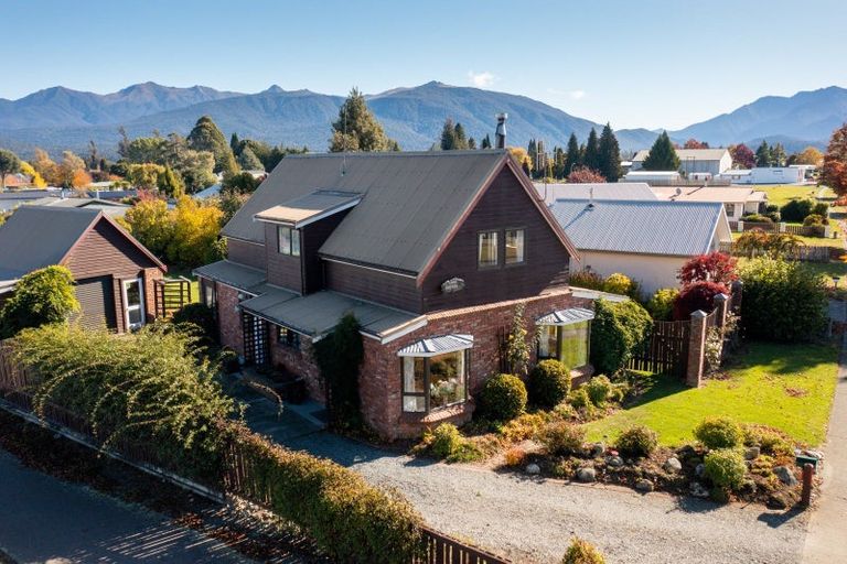 Photo of property in 52 Luxmore Drive, Te Anau, 9600