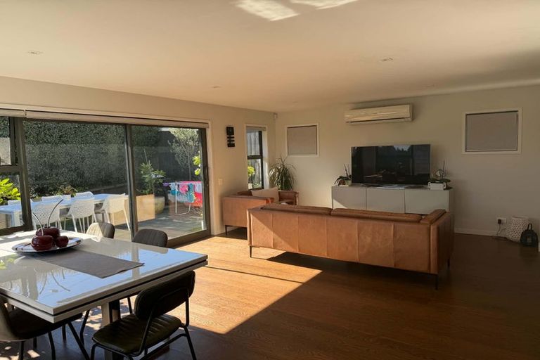 Photo of property in 79 Pupuke Road, Northcote, Auckland, 0627