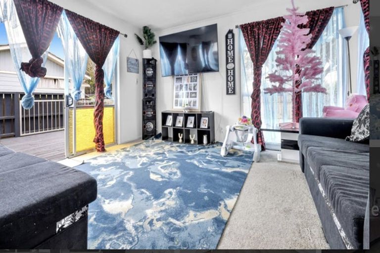 Photo of property in 1 Gibbons Road, Weymouth, Auckland, 2103