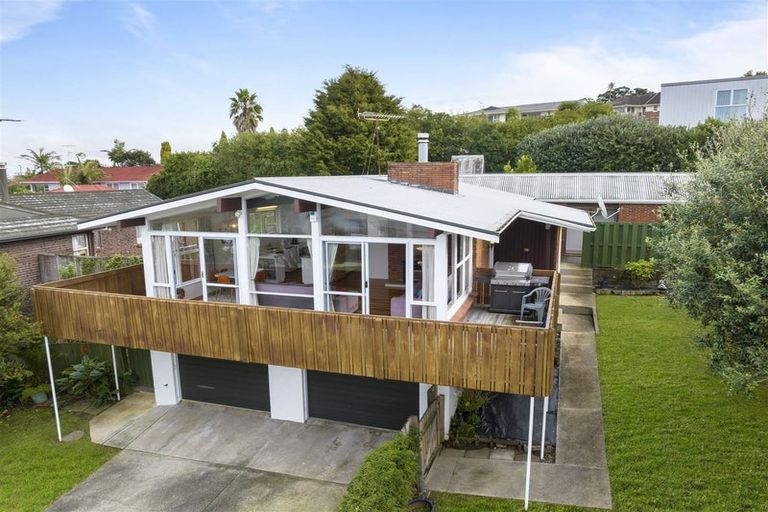 Photo of property in 25 Chatsworth Crescent, Pakuranga Heights, Auckland, 2010