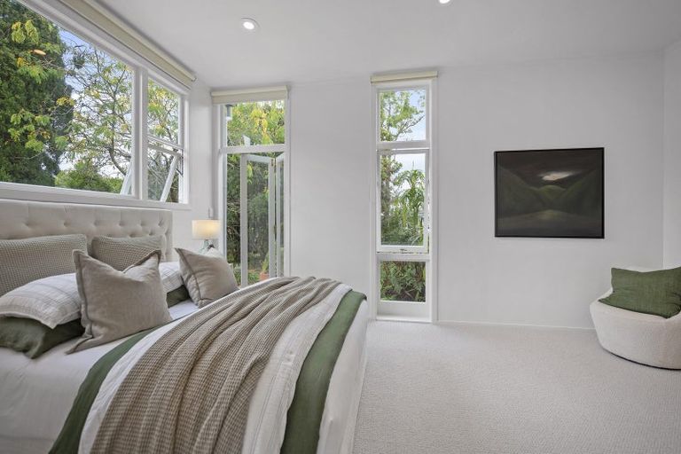 Photo of property in 194 Onewa Road, Birkenhead, Auckland, 0626