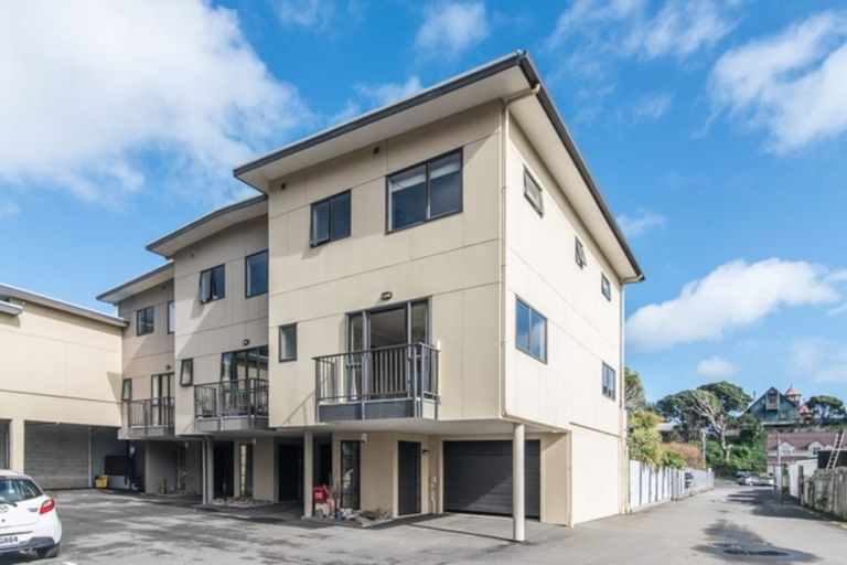 Photo of property in Te Kakariki Apartments, 1/1 Wellington Road, Paekakariki, 5034