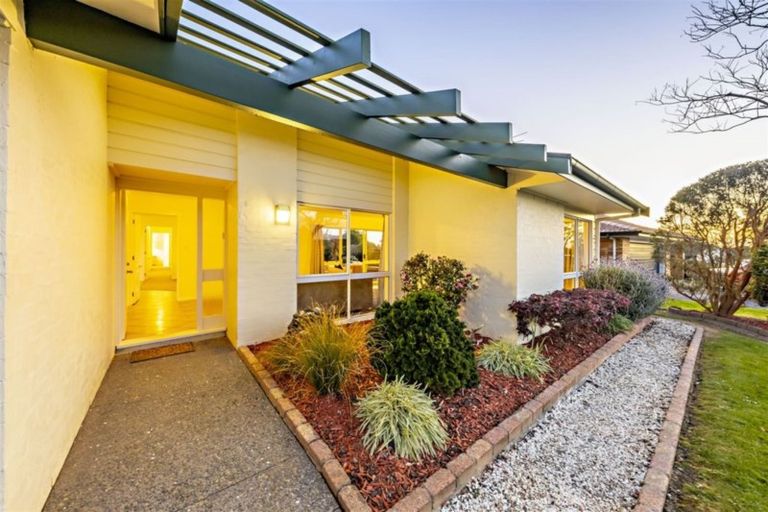 Photo of property in 21 Crescent Hills Court, Northpark, Auckland, 2013