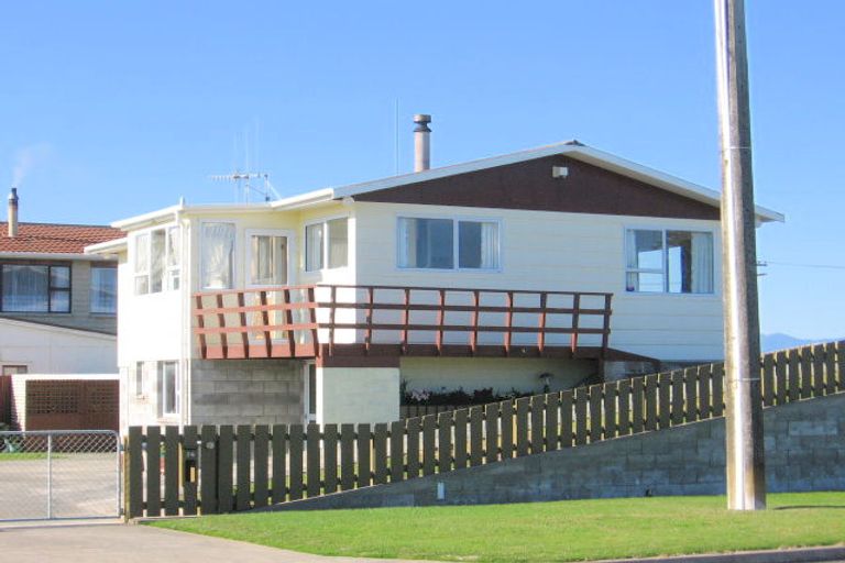 Photo of property in 34 Linklater Avenue, Foxton Beach, Foxton, 4815