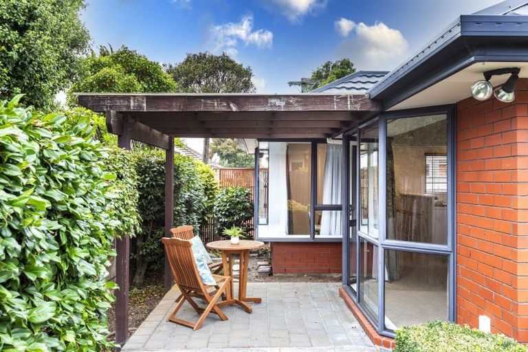 Photo of property in 1/129 Avonhead Road, Avonhead, Christchurch, 8042