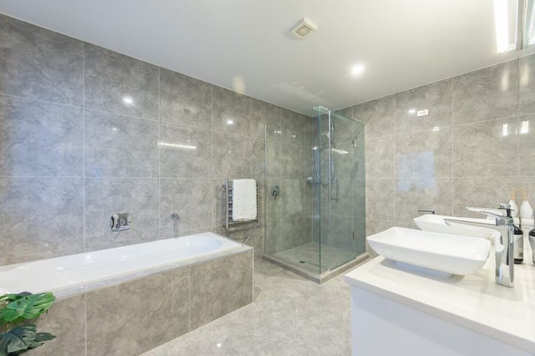 Photo of property in 32 Cavalli Road, Long Bay, Auckland, 0630