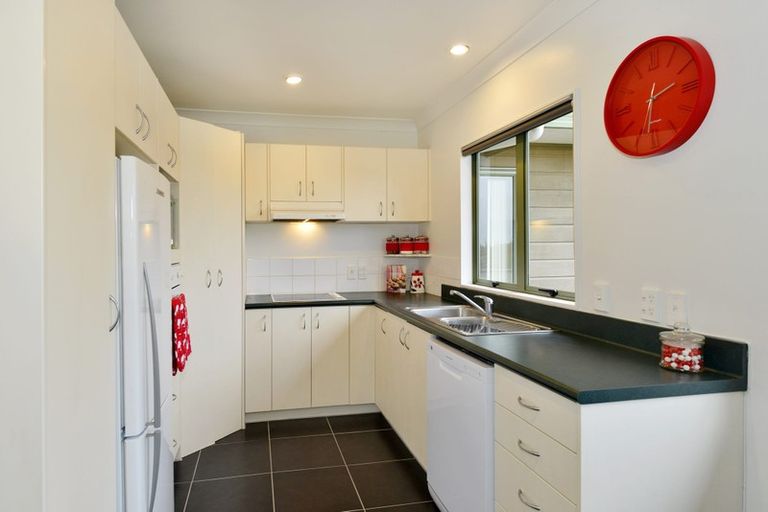 Photo of property in 1/13 Sunnynook Road, Forrest Hill, Auckland, 0620