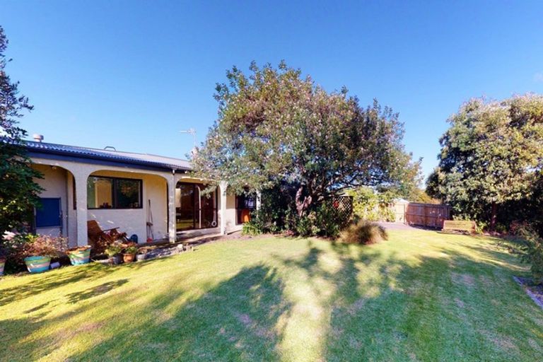 Photo of property in 16 Arataki Grove, Waitarere Beach, Levin, 5510