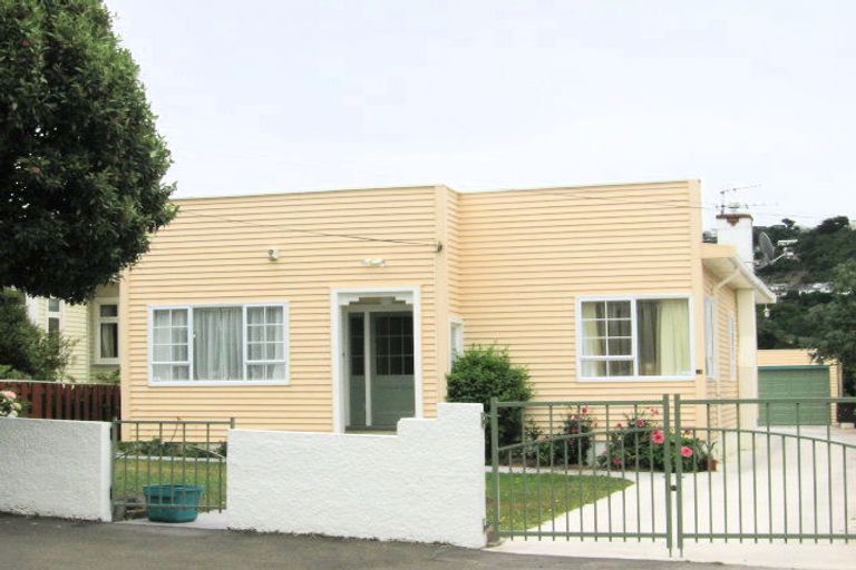 Photo of property in 12 Chatham Street, Berhampore, Wellington, 6023