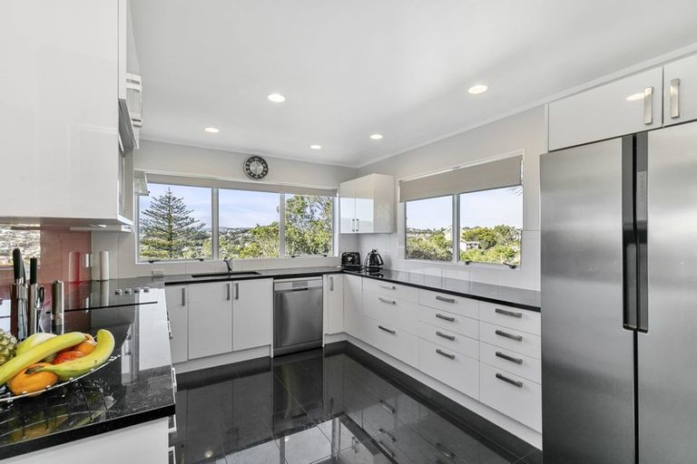Photo of property in 6 Tree Top Lane, Paparangi, Wellington, 6037