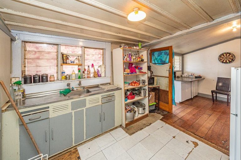 Photo of property in 39 Cornfoot Street, Castlecliff, Whanganui, 4501