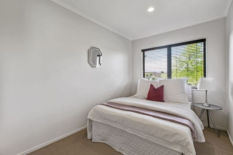 Photo of property in 15 Carisbrook Crescent, Papakura, 2110