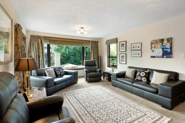 Photo of property in 5 Calbreath Place, Russley, Christchurch, 8042