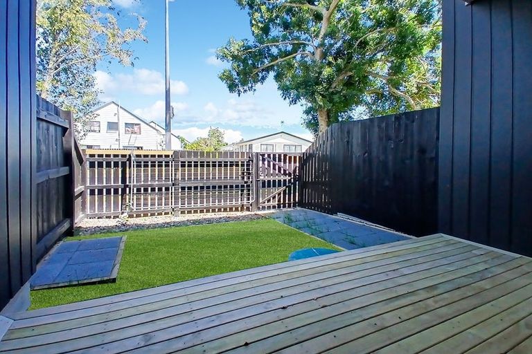 Photo of property in 21/17 Barneys Farm Road, Clendon Park, Auckland, 2103