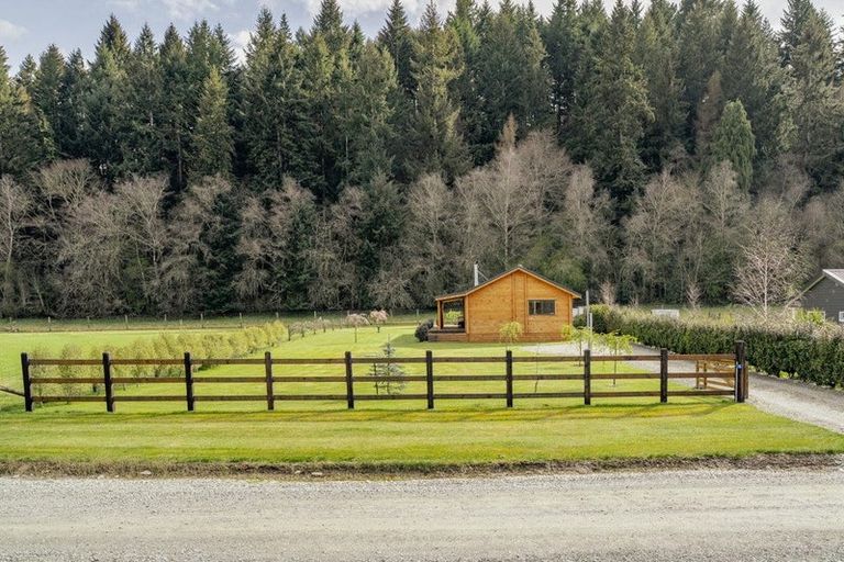 Photo of property in 10 Carlisle Street, Athol, 9793