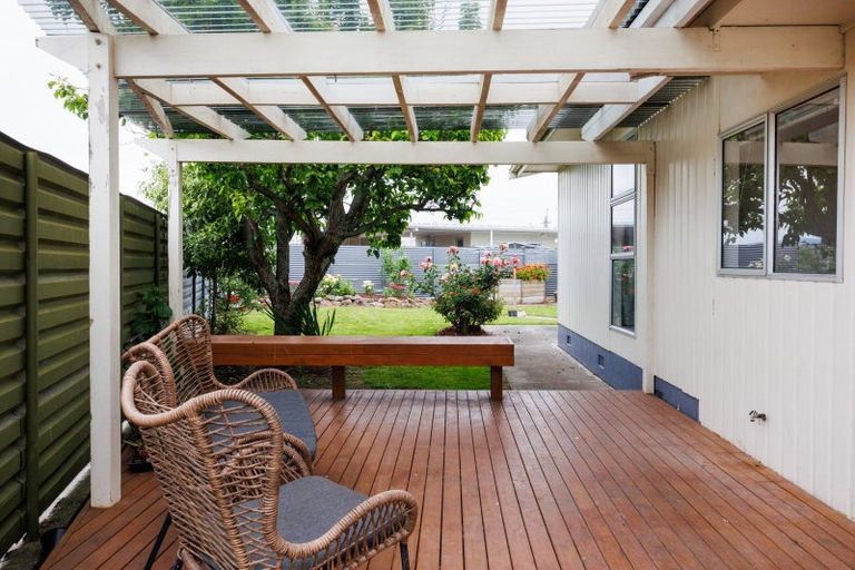 Photo of property in 22 Palliser Place, Milson, Palmerston North, 4414