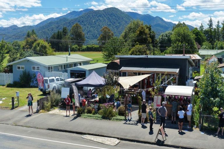 Photo of property in 81 Waller Street, Murchison, 7007