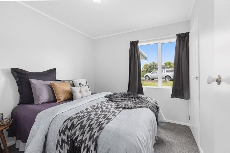 Photo of property in 2 Coventry Close, Ascot Park, Porirua, 5024