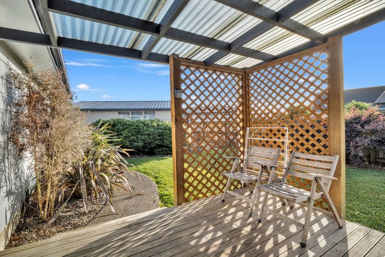 Photo of property in 32 Dahlstrom Grove, Kelvin Grove, Palmerston North, 4414