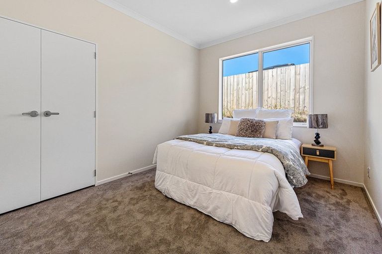 Photo of property in 26 Celestial Crescent, Orewa, 0931