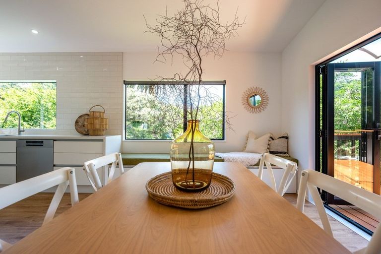 Photo of property in 11 Lannan Road, Surfdale, Waiheke Island, 1081