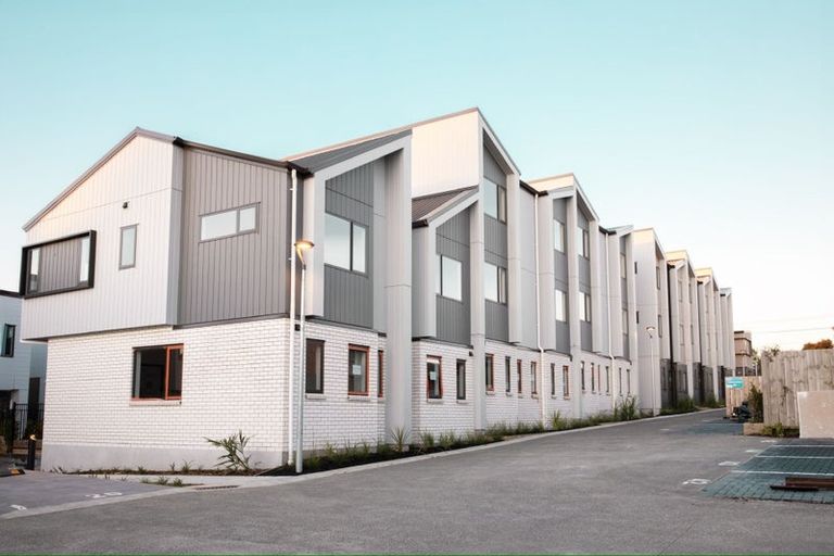 Photo of property in 13 Paetai Lane, Te Atatu Peninsula, 0610