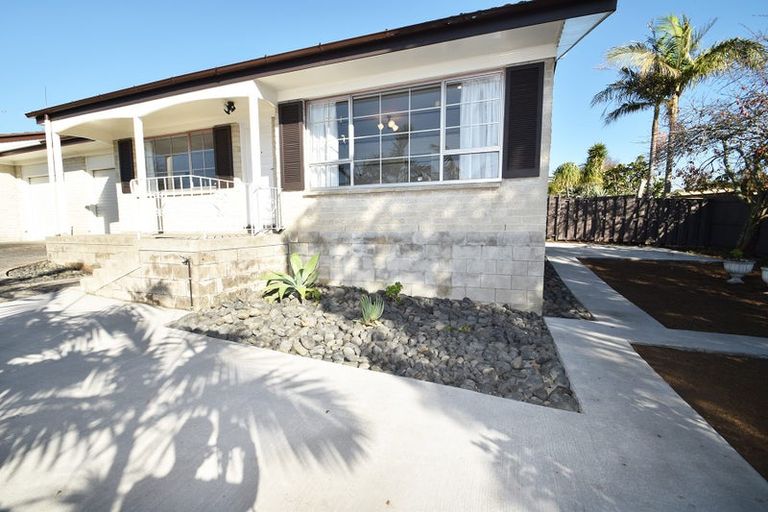 Photo of property in 9 Wairata Place, Te Atatu South, Auckland, 0610