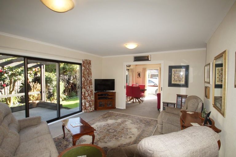 Photo of property in 2/8 Ilam Park Place, Ilam, Christchurch, 8041