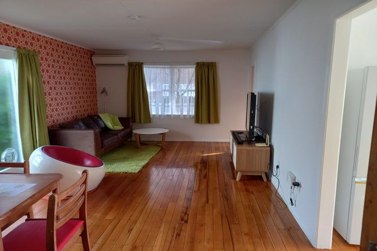 Photo of property in 1/15 Apu Crescent, Lyall Bay, Wellington, 6022