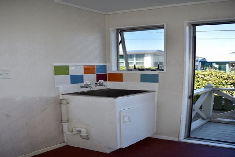 Photo of property in 2/20 Northcote Road, Takapuna, Auckland, 0622