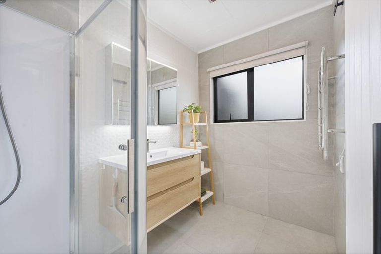 Photo of property in 50 Rhinevale Close, Henderson, Auckland, 0612