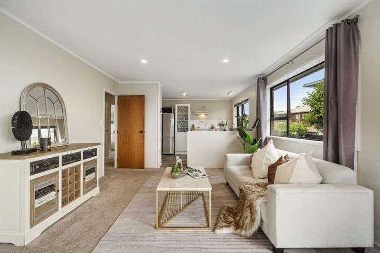 Photo of property in 1/26 Hyde Road, Rothesay Bay, Auckland, 0630