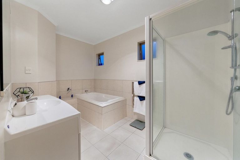 Photo of property in 13 Lilybank Crescent, East Tamaki, Auckland, 2013