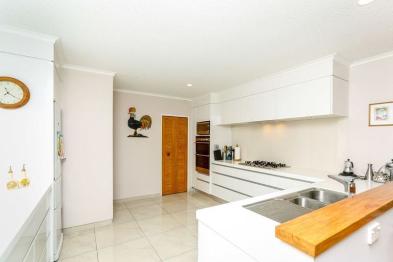 Photo of property in 27 Fairfax Terrace, Frankleigh Park, New Plymouth, 4310