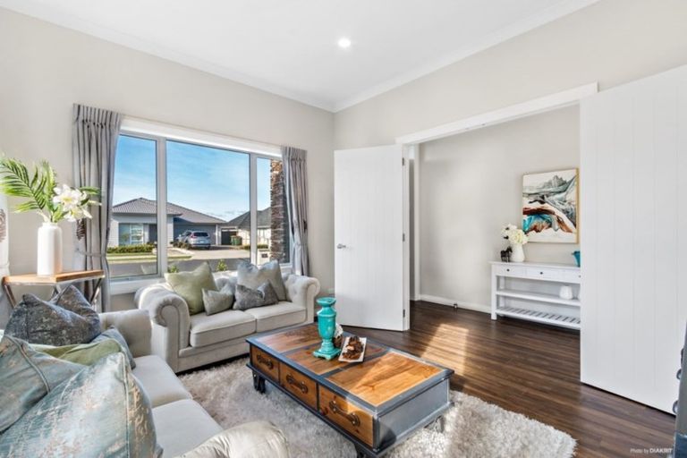 Photo of property in 6 Paso Fino Crescent, Karaka, Papakura, 2113