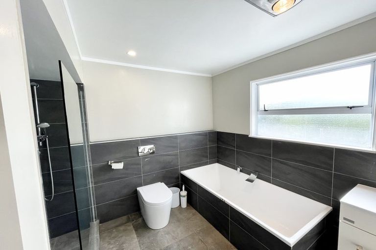 Photo of property in 165 Carlisle Road, Northcross, Auckland, 0632