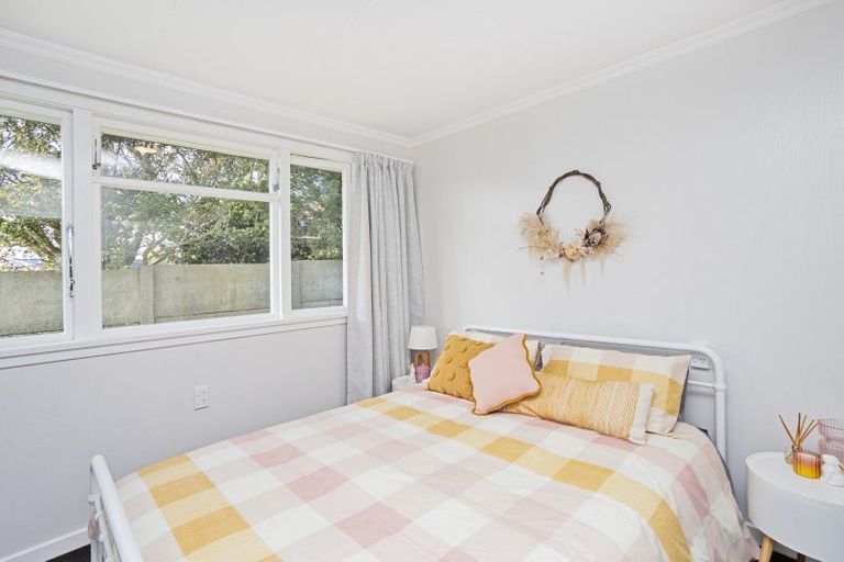 Photo of property in 27 Holloway Street, Waikiwi, Invercargill, 9810