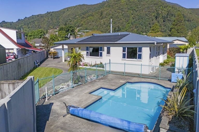 Photo of property in 36 Kent Street, Picton, 7220