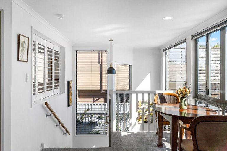 Photo of property in 2 North Terrace, Westshore, Napier, 4110