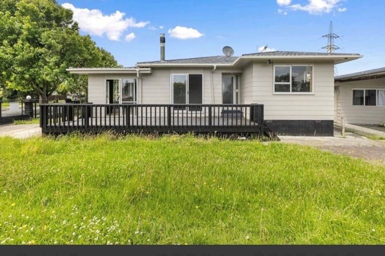 Photo of property in 66 Sikkim Crescent, Clover Park, Auckland, 2019