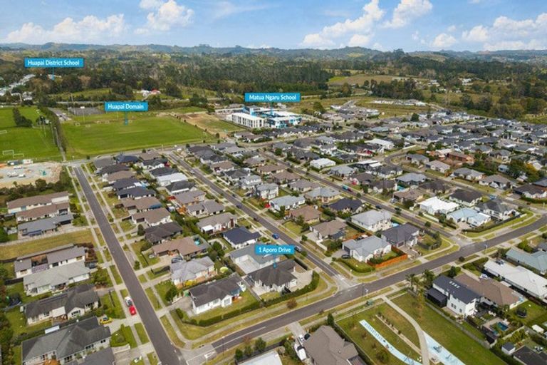 Photo of property in 1 Aporo Drive, Kumeu, 0810
